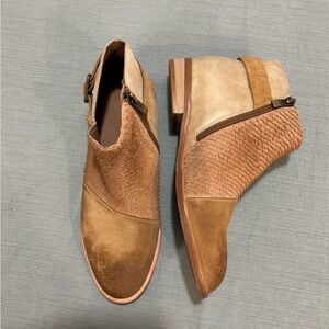 Antelope Multi-Tone Tan Gold Ankle Booties Textured 38